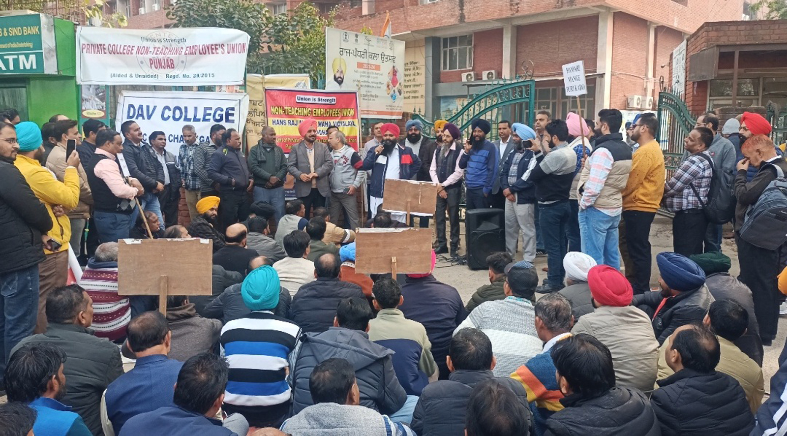 Non-Teaching Employees Union of Aided Colleges protest outside DPI Colleges office